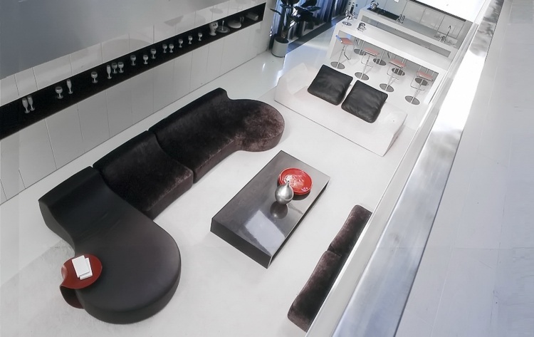 minimalistisk-vardags-kök-vardagsrum-cpuch-svart-vit-enkel-penthouse-modern