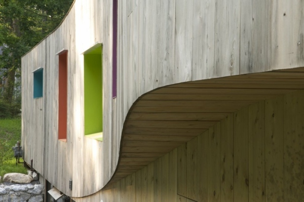 minimalistisk husdesign - färgade fönster