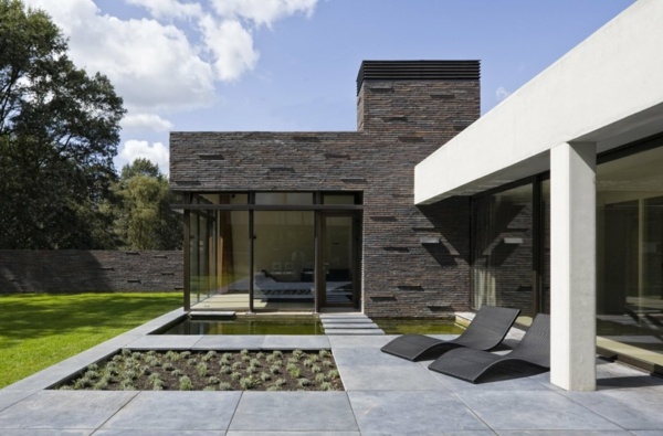 minimalistisk arkitektur - på gården