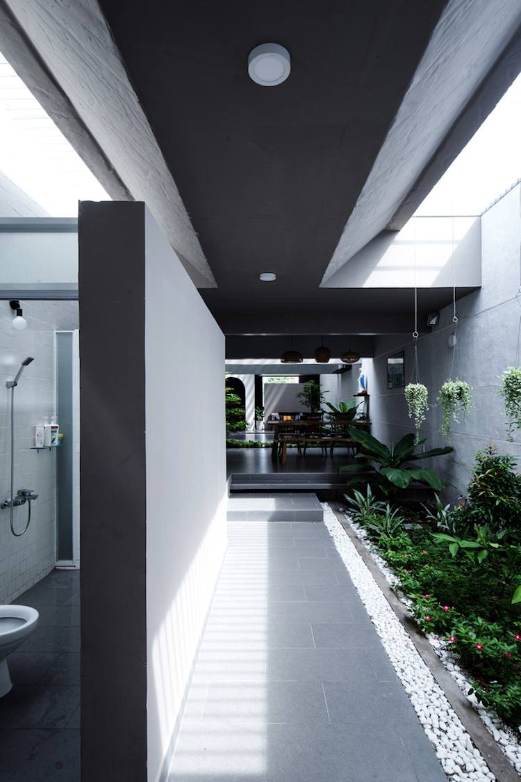 minimalistisk-arkitektur-interiör-landskapsarkitektur-badrum-grå-vit-interiör