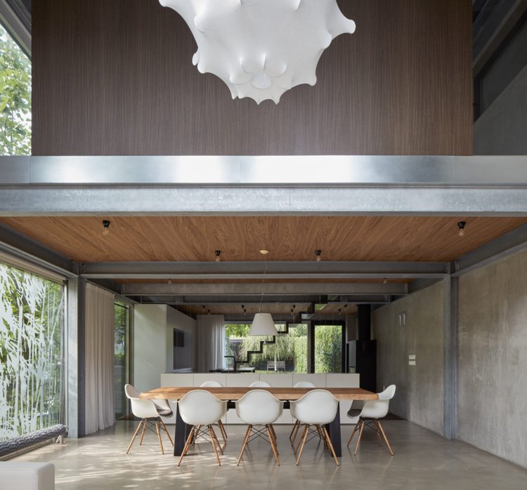 minimalistisk inredning betong trä design ljus kök matplats fönster