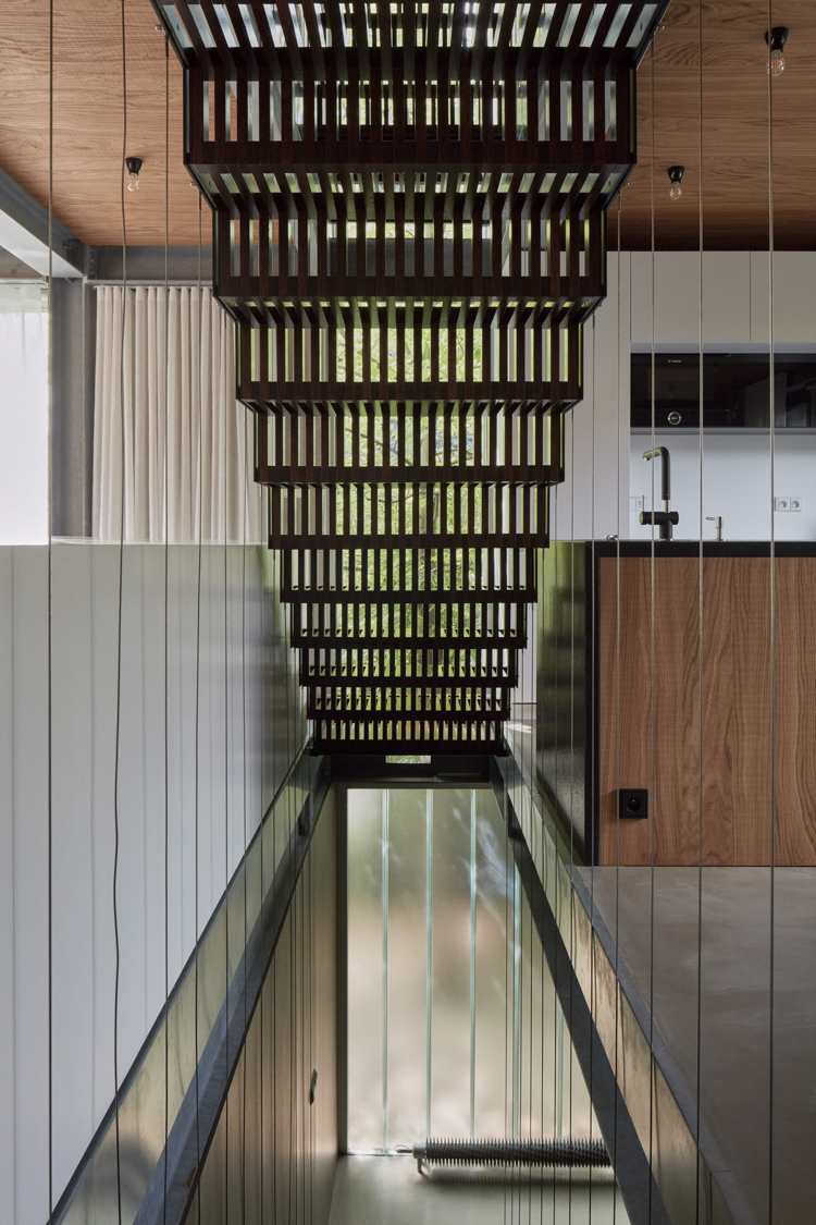 minimalistisk inredning betong trä stål glas hall modern
