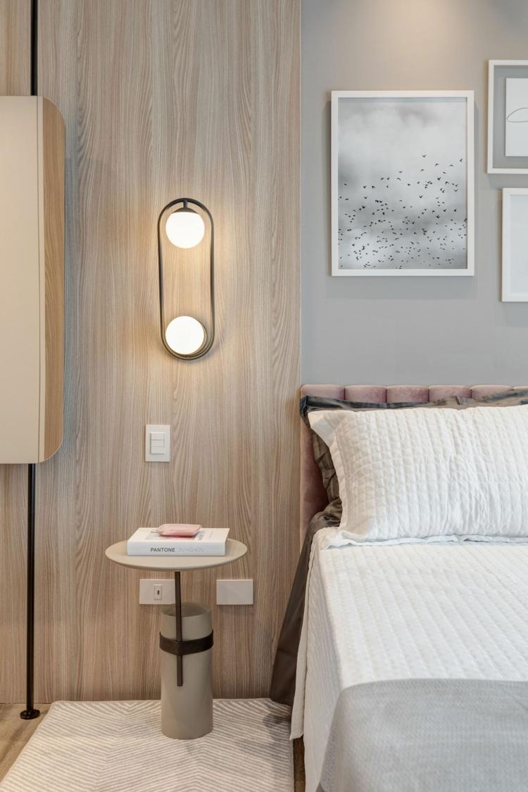 Lägenhet med kök i mattgrå och grå inredning - modernt sängbord