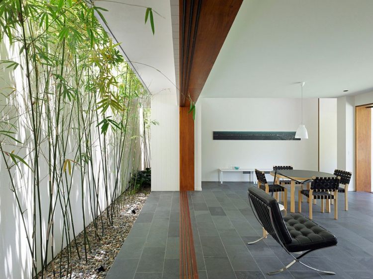 minimalistisk-trädgård-interiör-trädgård-bambu-grus-porslin stengods