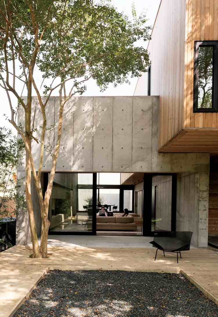 minimalistisk-trädgård-betong-trä-diesel-grus-svart-nyans