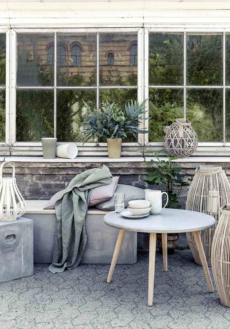 minimalistisk-trädgård-betong-trädgård-möbler-deco-modern-trä