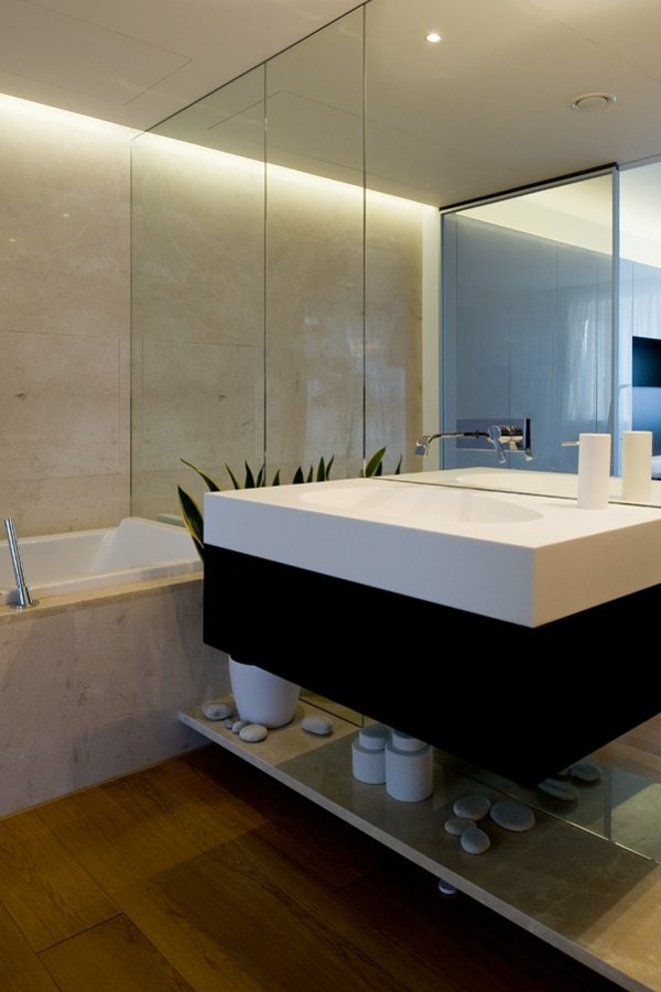 minimalistiskt-modernt-svart-vitt-badrum