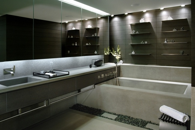 minimalistisk badrum wellness atmosfär infälld badkar belysning
