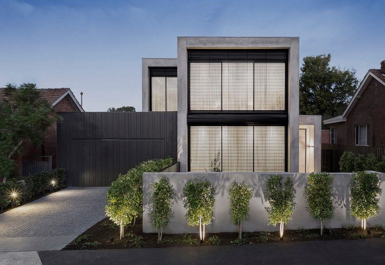 betong-hus-minimalistisk-betong-ram-betong-vägg-växter-belysning