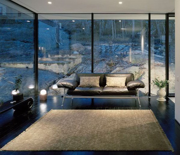 modernt fritidshus med minimalistisk inredning - soffa