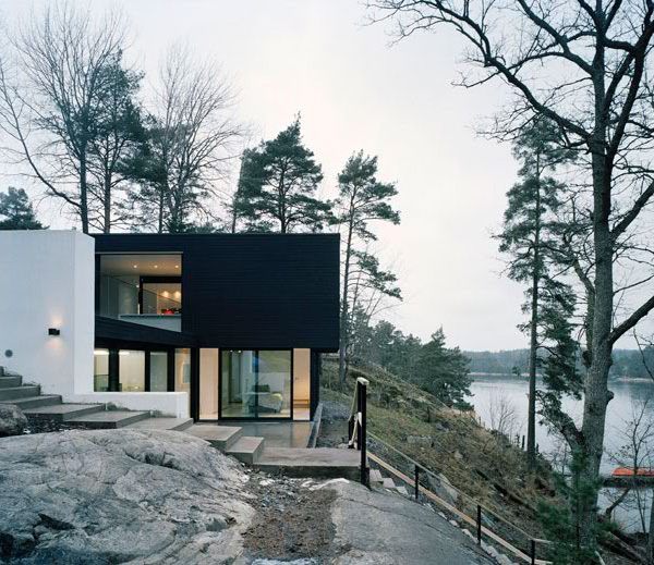 modernt minimalistiskt sluttningshus - fasad
