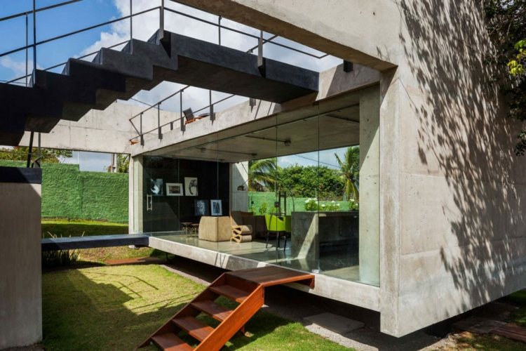 trä-betong-vardagsrum-stora-fönster-räcken-metall