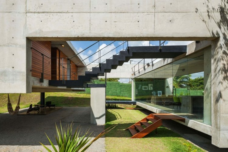 trä-betong-nivå-trappor-skugga-arkitektur-minimalistisk-modern