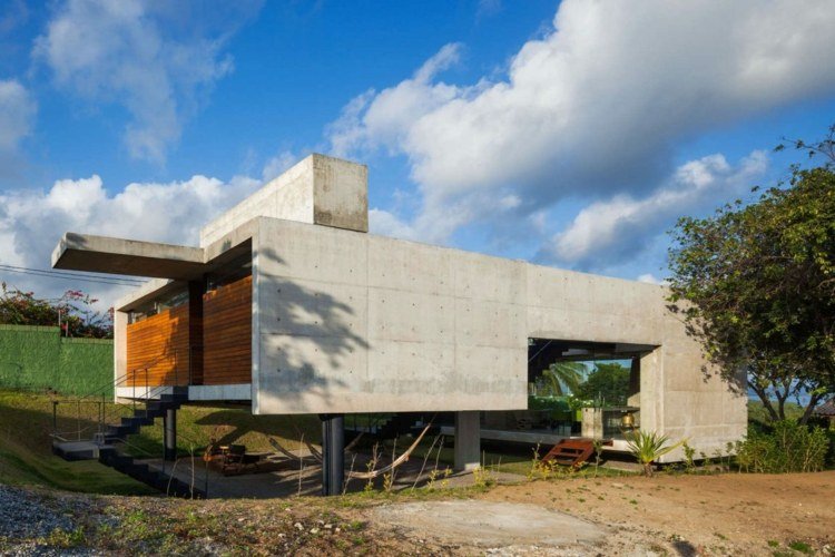 fasad av trä och betong-grå-höjd-design
