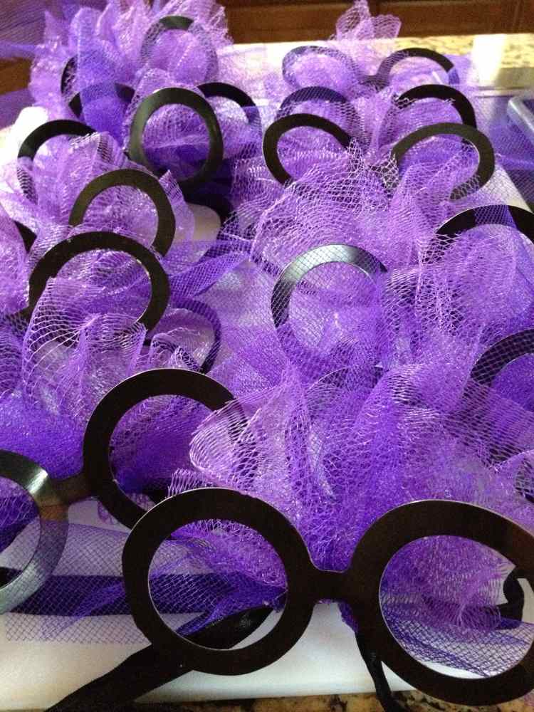 Gör din egen minion kostym lila masker kartongglas
