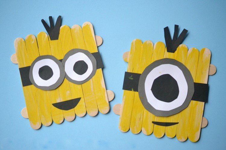 minions-tinker-med-barn-glasspinnar