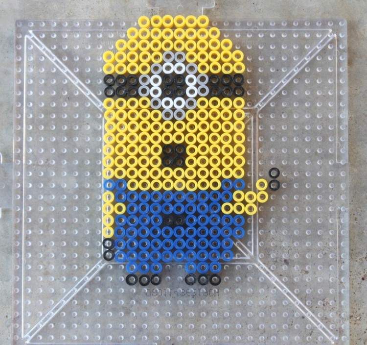 Minion järn på pärlor hantverk mall