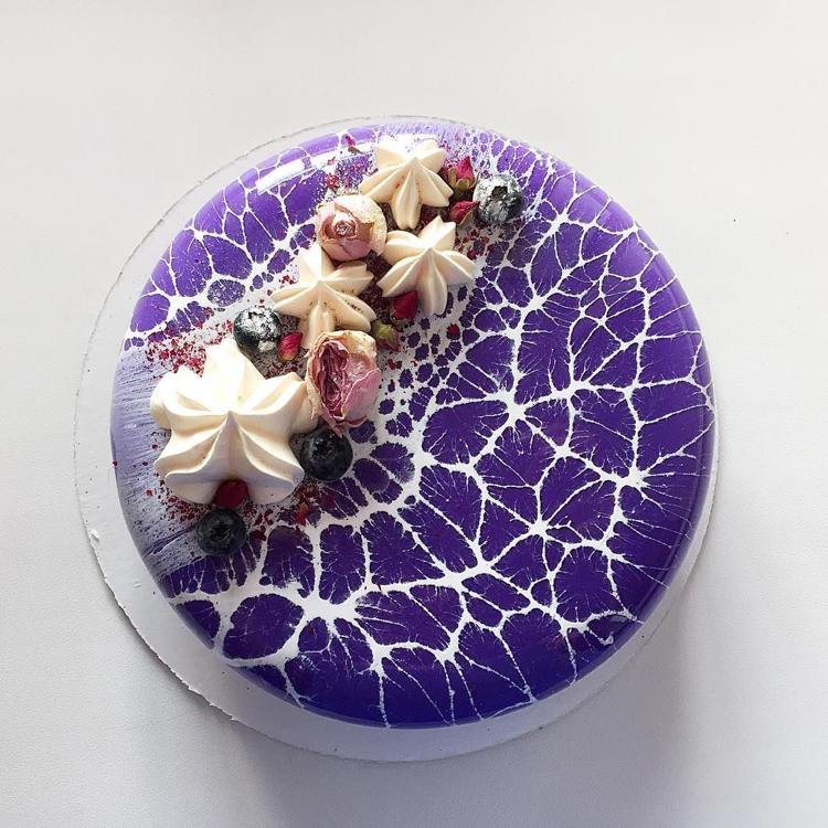 spegelglasyr tårta lila marmorering maräng deco