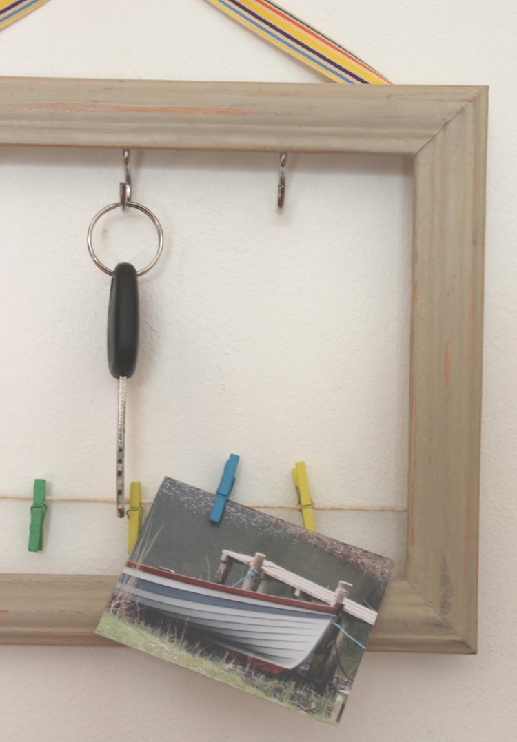 fotoramar-dekorera-idéer-göra-själv-nyckel-krokar-DIY-instruktioner-mini-klädnypor-foto