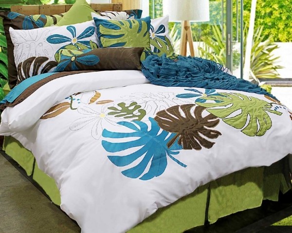 Sovrum gröna vita sängkläder kuddar djärva färger-storformat mönster