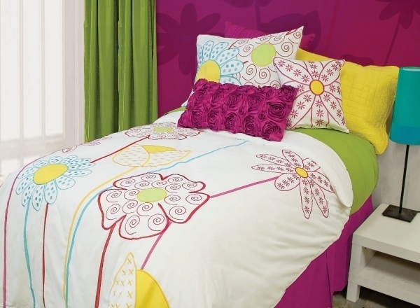 Sovrumsinredningsidéer färgglada sängkläder och kuddar