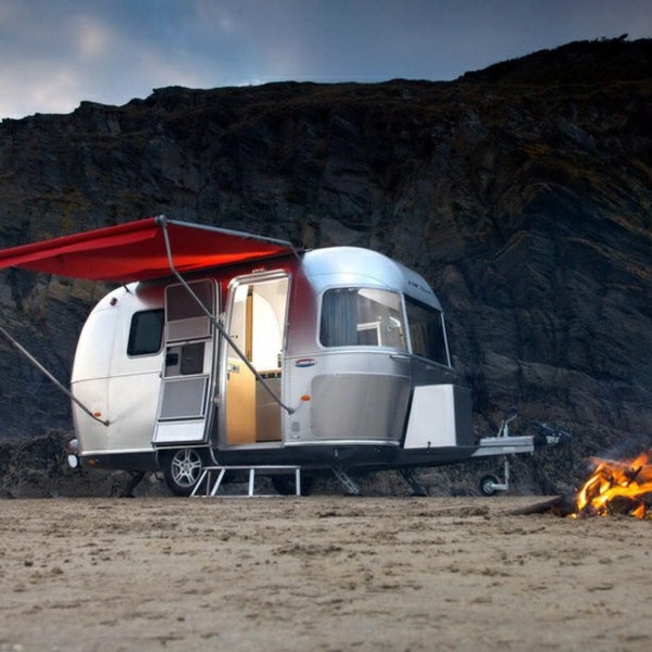 Camping husvagn dröm semester berg