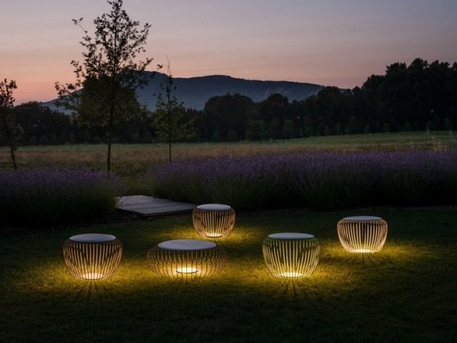 Golvlampor-olika-hög-meridiano vibia-LED Jordi Vilardell-Meritxell Vidal design