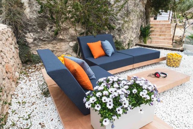 mysig-sits-ö-design-i-trädgården-minimalistisk-modern-soffa
