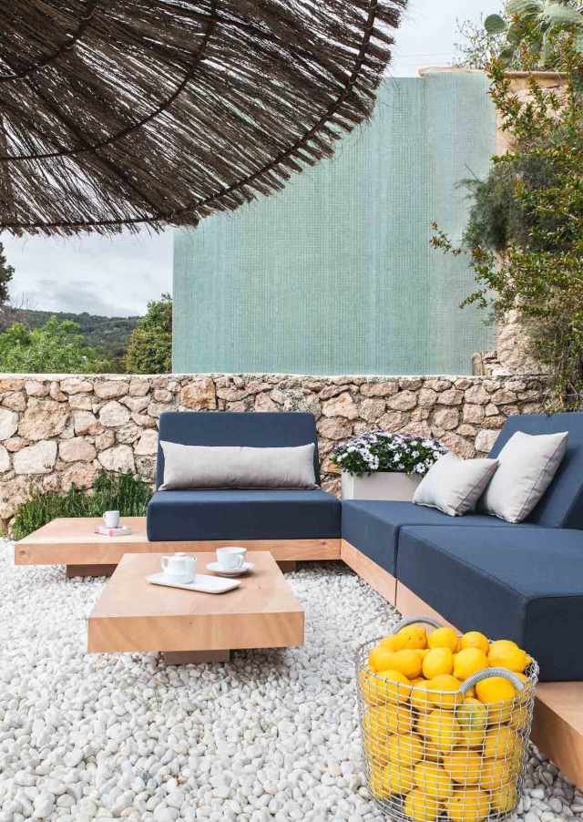 trädgård-terrass-hörn-möbler-soffa-modulär-träram-tropisk-trä-modern-design