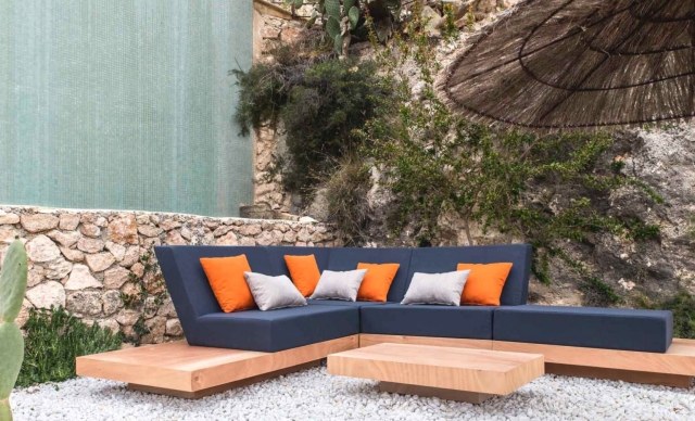 hörnsoffa-trädgård-plysch-lock-träram-väderbeständig-oi-sida-spanska-möbler