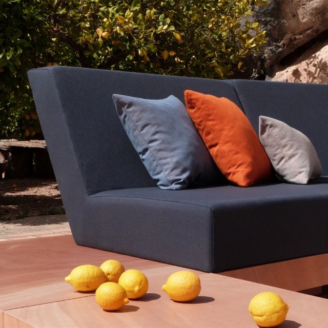 soffa-utomhus-klädsel-ergonomisk-design-väderbeständig-modern