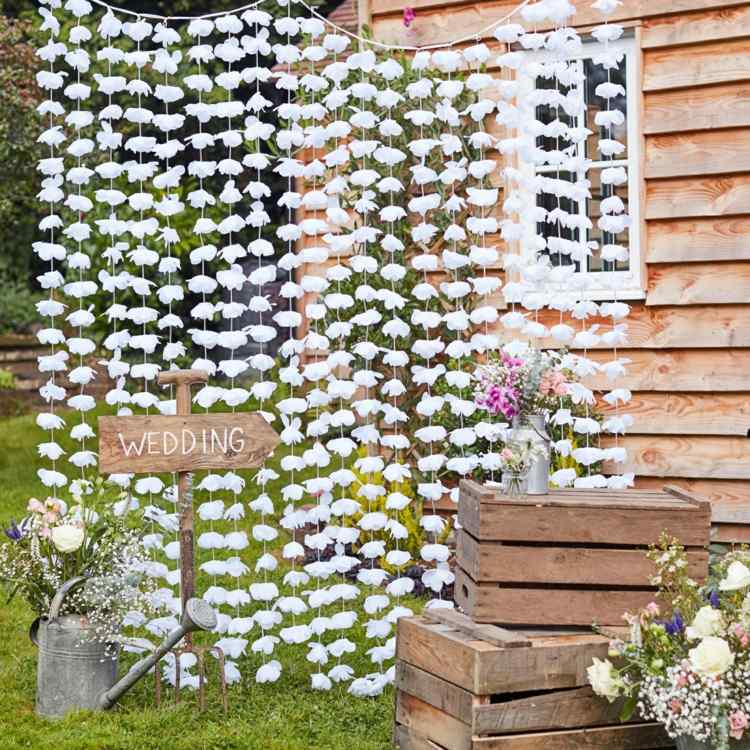 blommiga gardiner är riktiga blickfång vid bröllop och perfekta för foton
