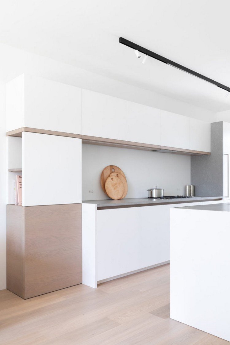 smalt hus kök minimalistiskt vitt