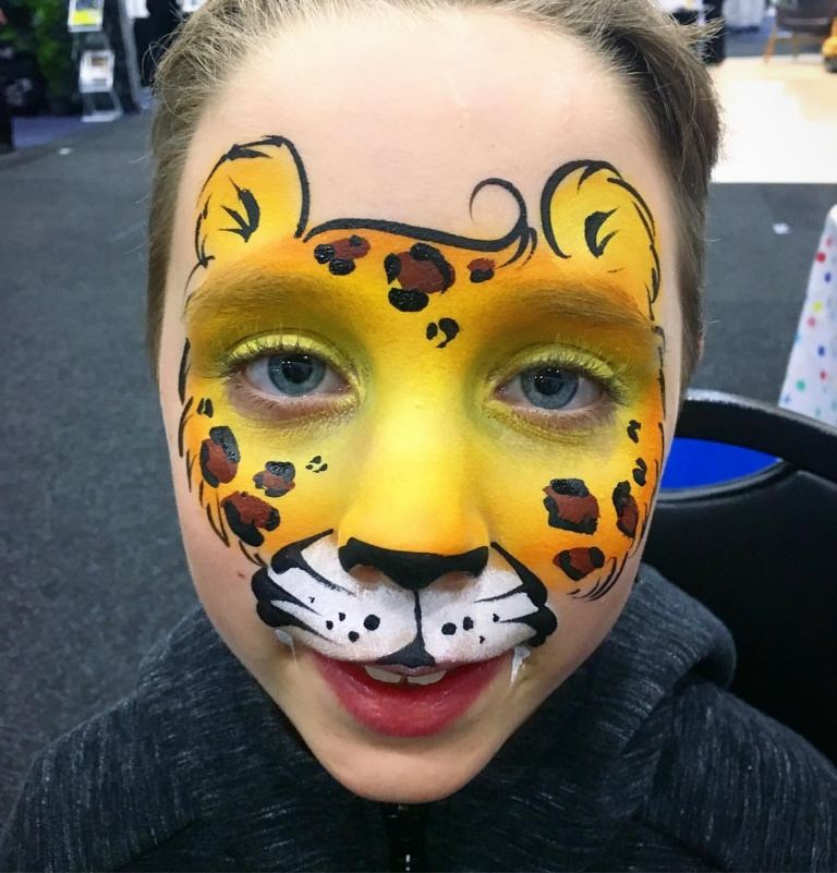 Sminkidéer för barn till Halloween Cheetah sminkpojke