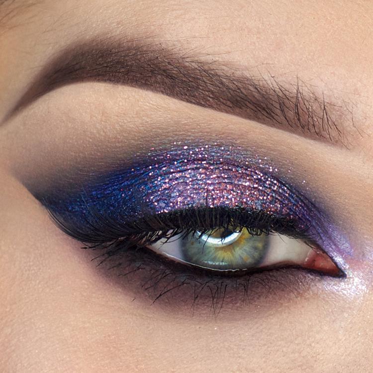 Makeup Trends 2018 Glitter Eyeshadow Purple Blue Smokey Eyes