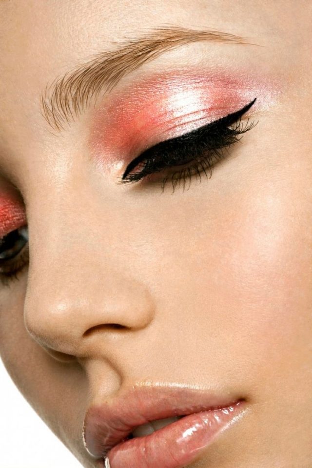 perfekt-ögonlinje-ritning-instruktioner-rosa-orange-mix-ögonskugga