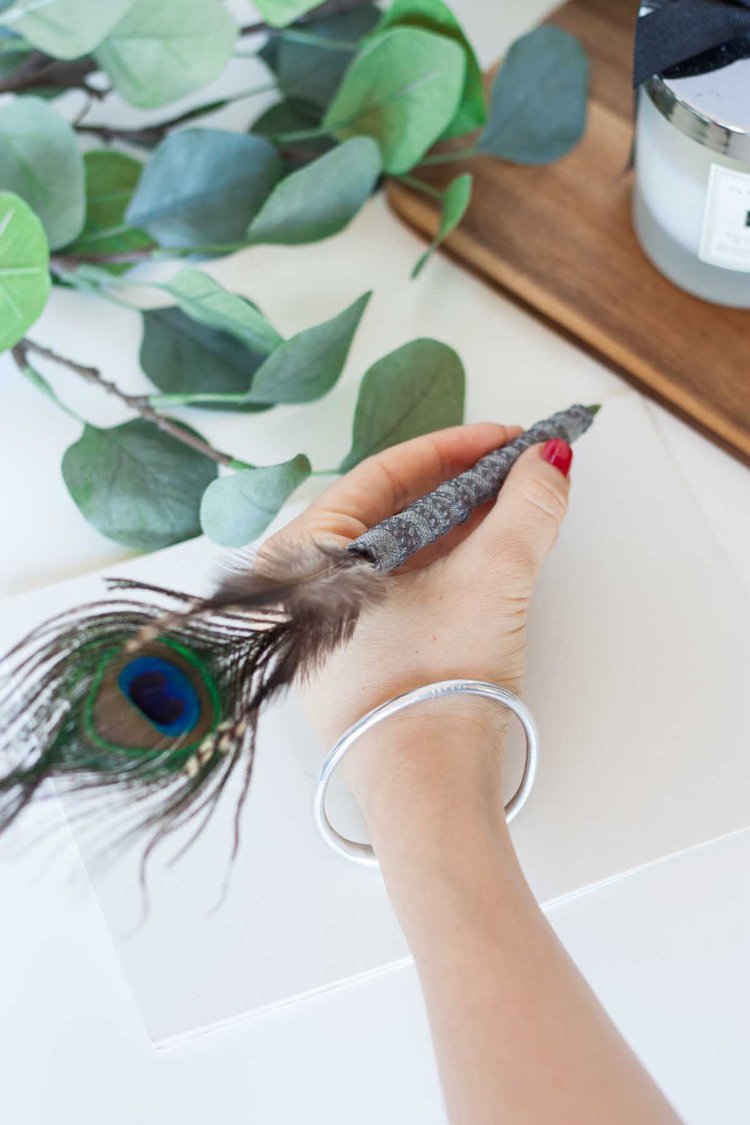 Gör fjädrar DIY pennor dekorera påfågel