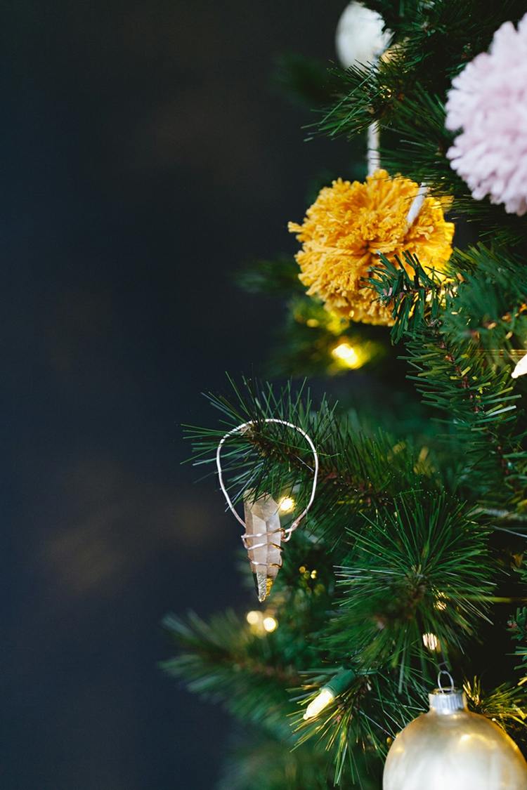 diy gran träd ornament kristaller guld folie tinker juldekoration