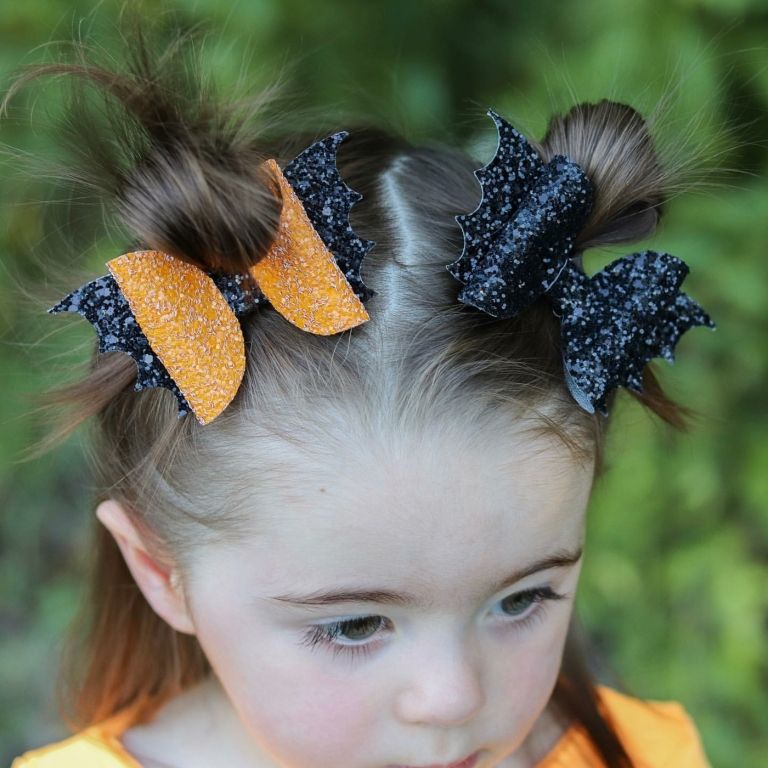Gör rosetter och klipp själv för tjejer och använd dem för Halloween -frisyrer