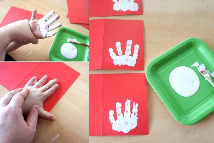 Handavtryck för julbabyhandens vita färg