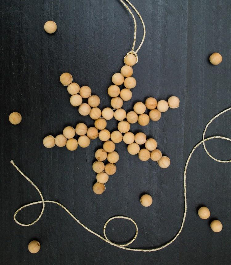 med-trä-pärlor-tinker-stjärna-dekoration-gör-det-själv-sladd-träbollar