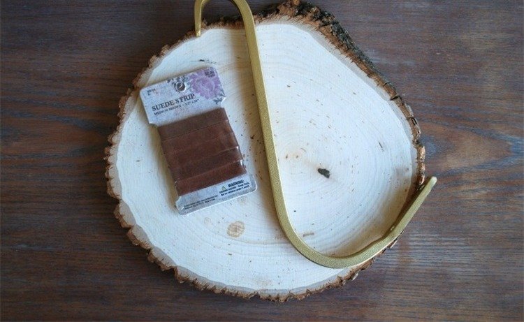 träskivor-tinker-krok-läder-snöre-naturmaterial