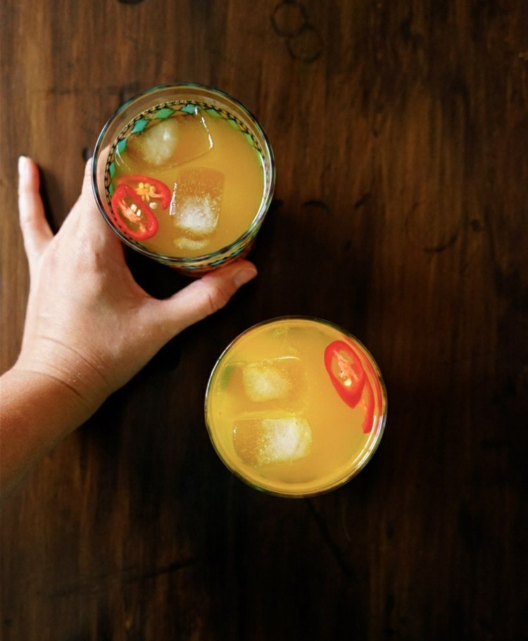 Ingefära-bantning-chili-cut-glasögon-is-kuber-drink-uppfriskande-kall-varm