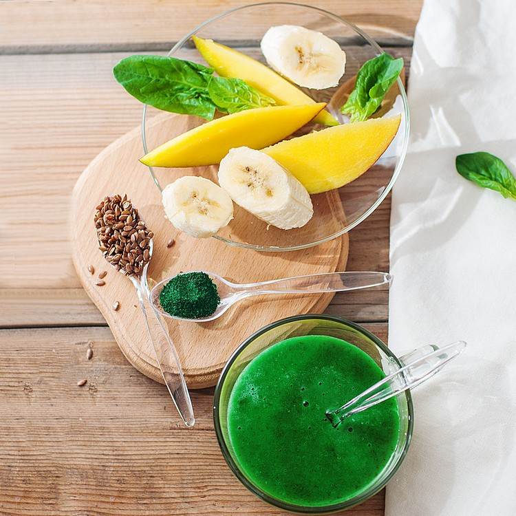 Linfröbantning-recept-idé-gröna-smoothie-bananer-mango-grönkål
