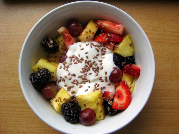 Linfrö-viktminskning-diet-frukt-skål-müsli-yoghurt-recept-idé-hälsosam