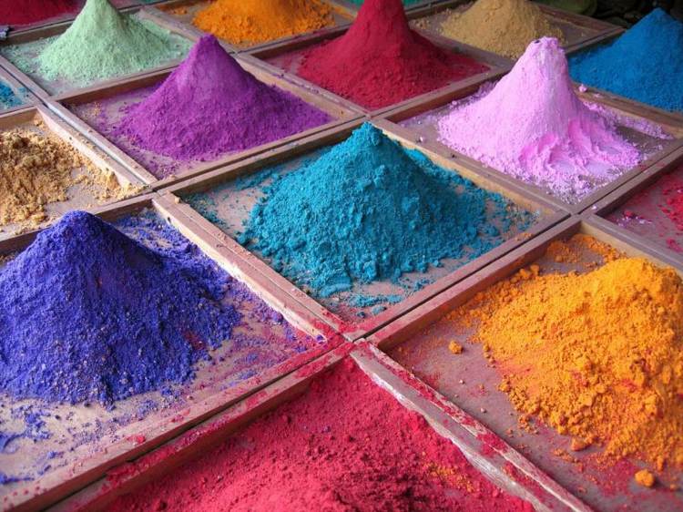 silikatfärg-färg-pigment-färgat-pulver-lila-blå-orange-rosa-grönt-högar