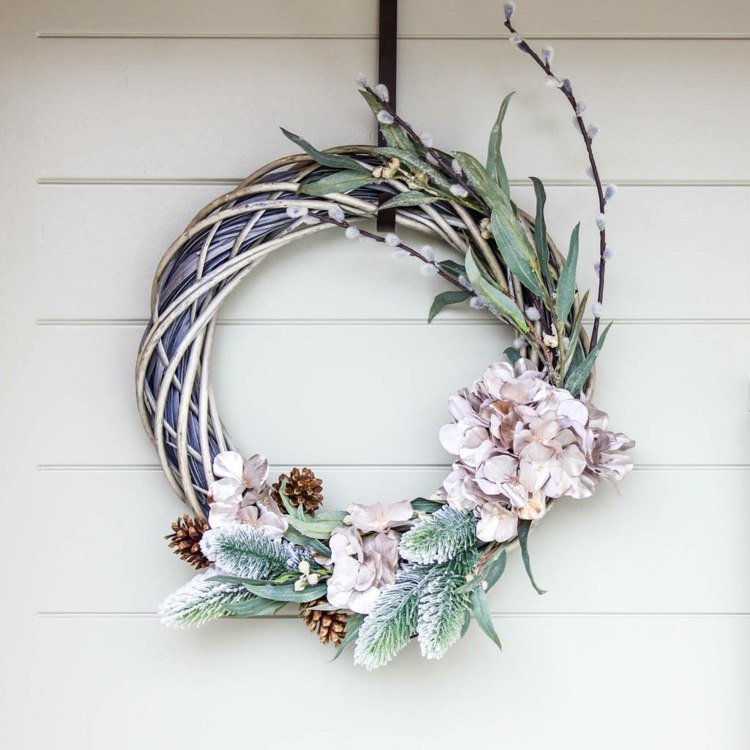 pilkrans deco juldekorera idéer instruktioner grangröna blommor