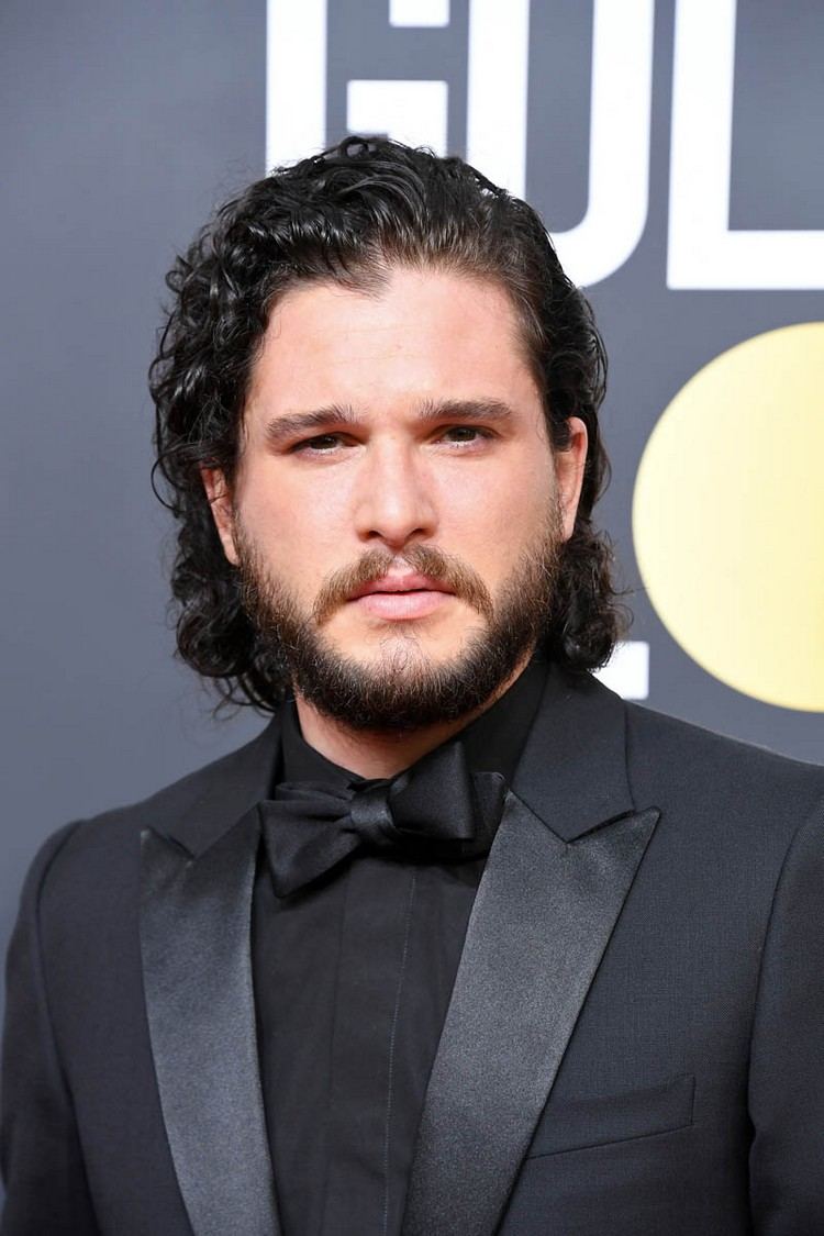 herrfrisyrer trender medellångt lockigt vått utseende kit harington