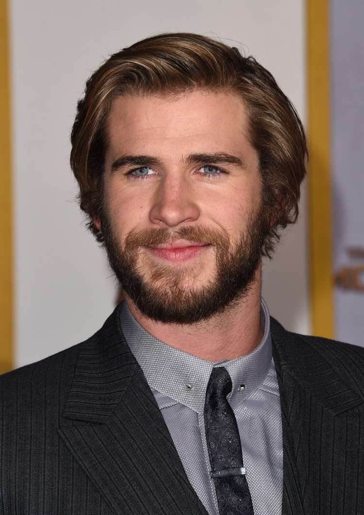 liam hemsworth medellångt hår mäns rak frisyr