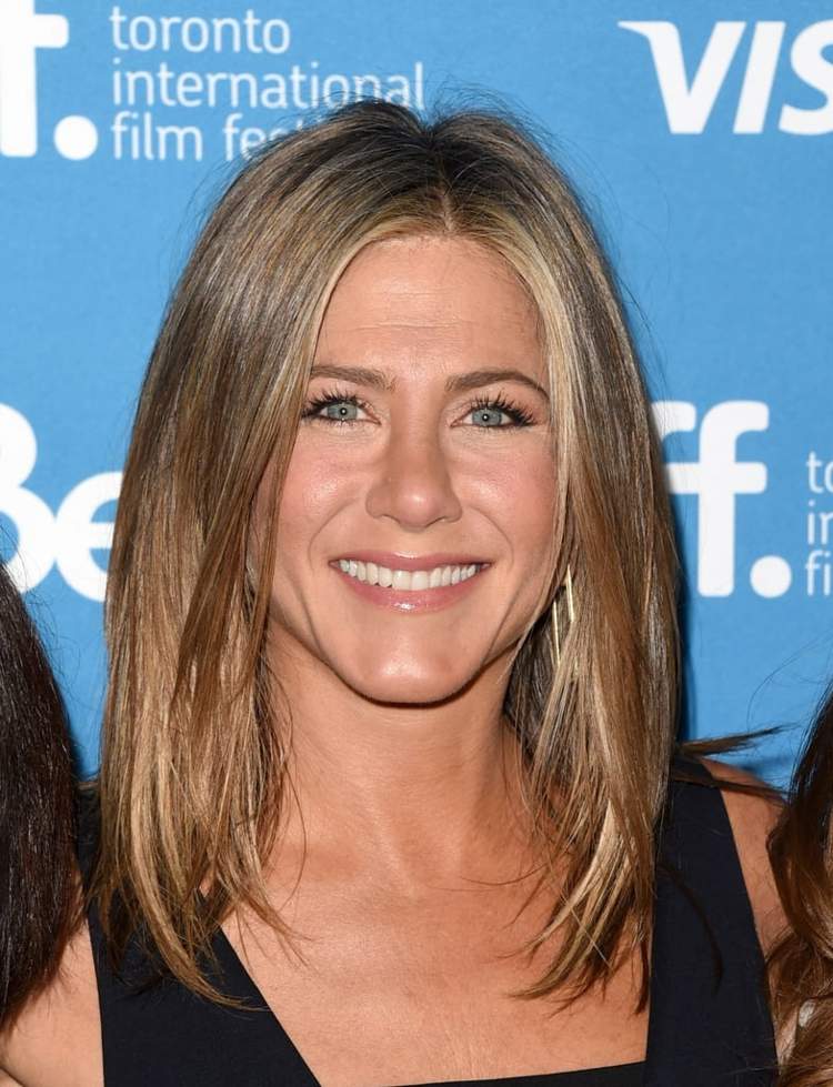 frisyrer för skiktat medellångt hår Jenniffer Aniston skiktad frisyr